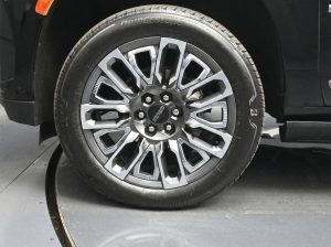 2024 GMC Yukon XL Denali Ultimate — thumbnail 6