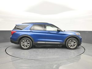 Used 2023 Ford Explorer XLT 4WD — thumbnail 10