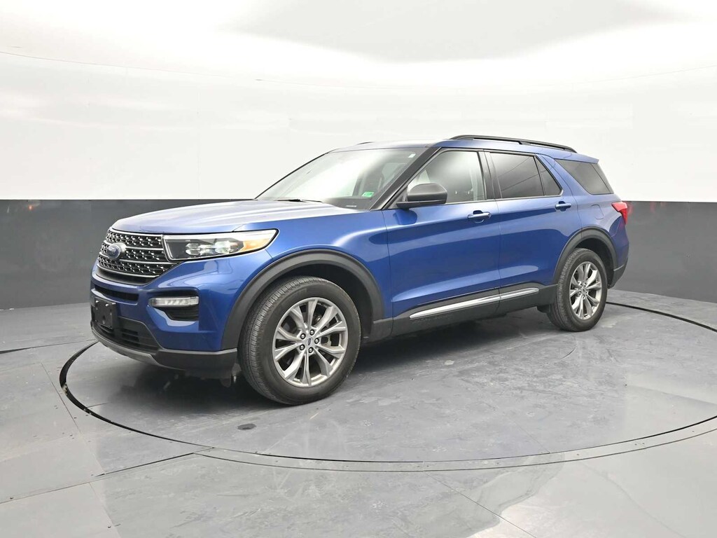 Used 2023 Ford Explorer XLT 4WD — photo 1