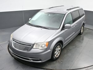 Used 2013 Chrysler Town & Country Touring — thumbnail 33